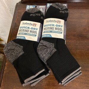 Avalanche Men’s Quick-Dry Merino Wool Midweight Crew Socks Black/Gray 4 Pair NWT